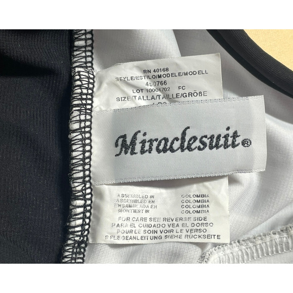 Miraclesuit Sz 10 Gilt Trip Escape Swimsuit Black White Stripe Tummy Control New - Picture 11 of 12